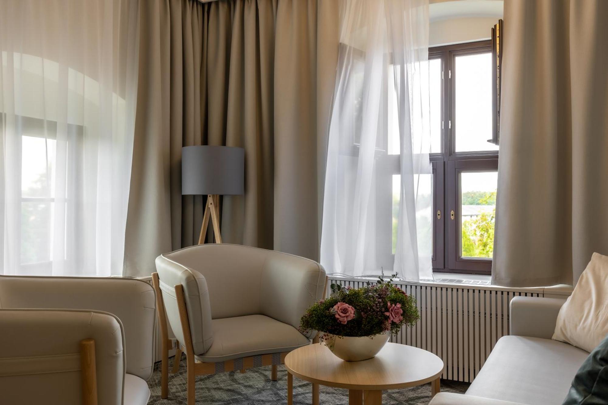 Zamek Trest Hotel Exterior photo